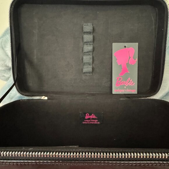 Barbie Cosmetic Case - Picture 2 of 3